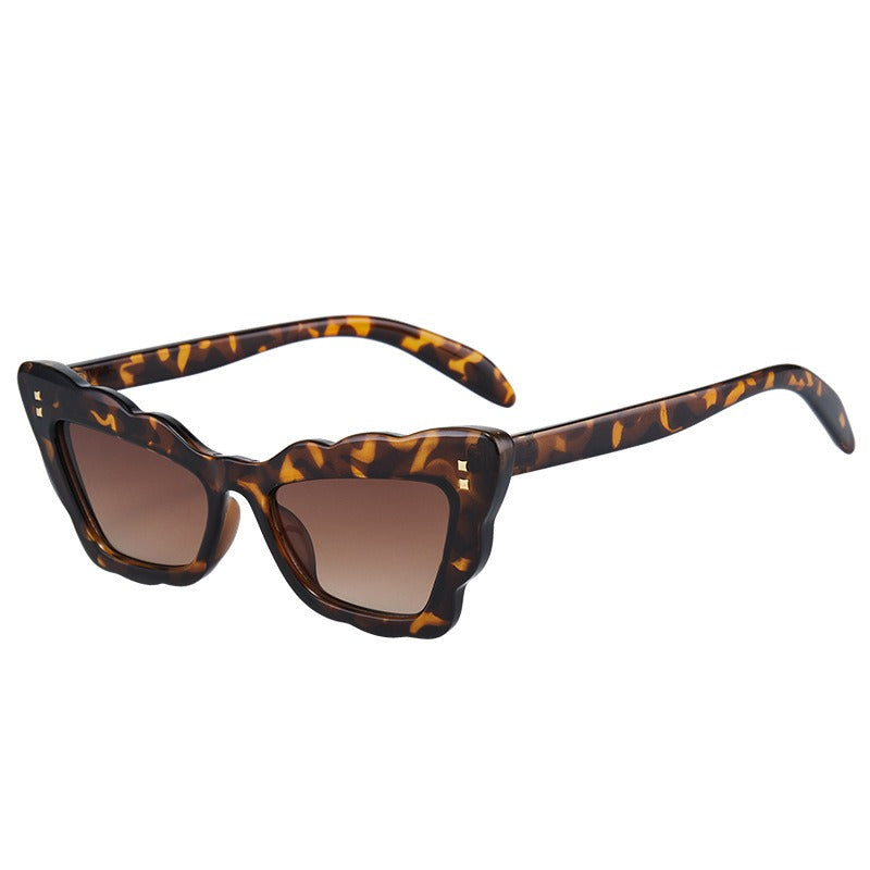 Pre Order:  Retro High-End Wave Pattern Progressive Sunglasses