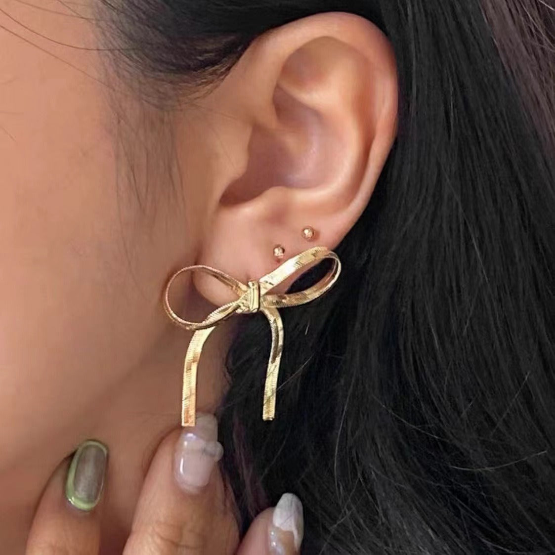 Short Bow Minimalist Earring