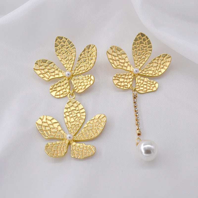 Vintage Flower Pearl Asymmetric Drop Earrings