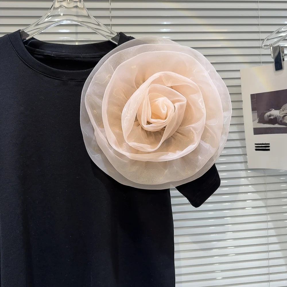 Short Sleeved Large 3D Flower Pin Loose T-shirt